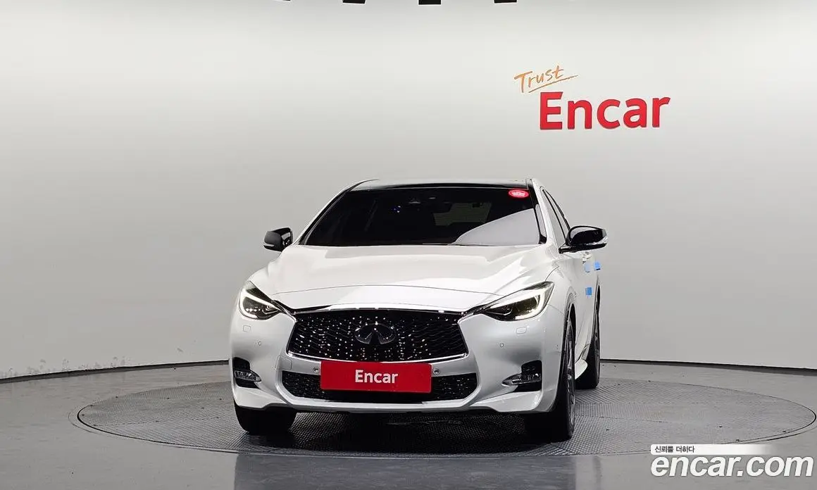 Infiniti Q30 2017 2.0 автомат (гидро), фото 3 Infiniti Q30 2017 2.0 автомат (гидро), фото 3