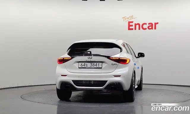 Infiniti Q30 2017 2.0 автомат (гидро), миниатюра 4 Infiniti Q30 2017 2.0 автомат (гидро), миниатюра 4