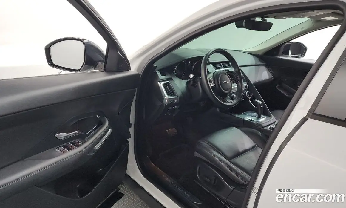 Jaguar E-Pace 2019 2.0 автомат (гидро), фото 13