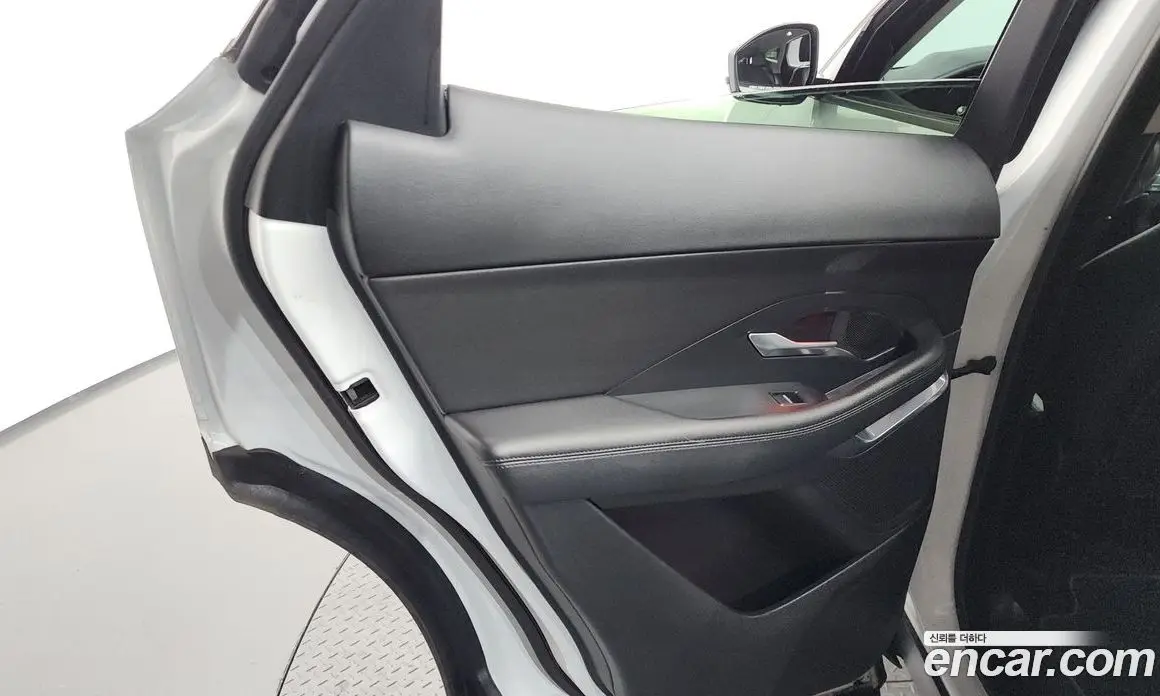 Jaguar E-Pace 2019 2.0 автомат (гидро), фото 15