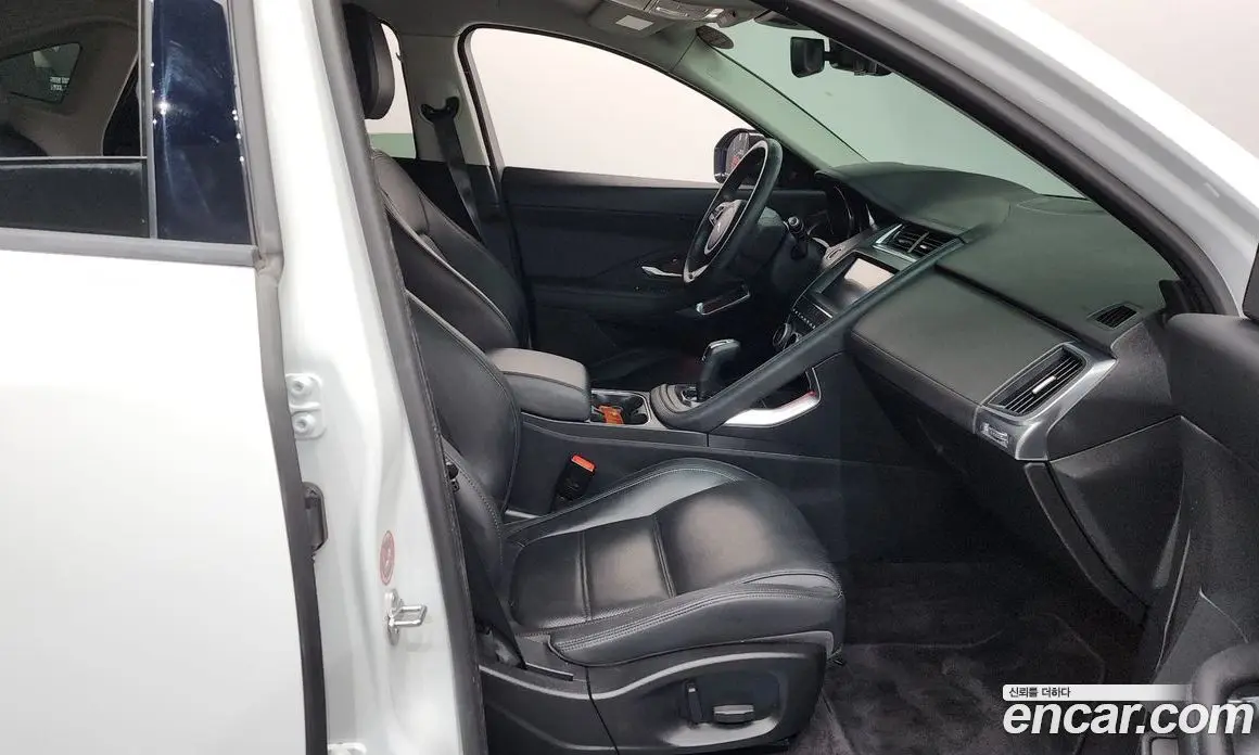 Jaguar E-Pace 2019 2.0 автомат (гидро), фото 16