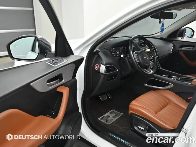 Jaguar F-Pace 2019 2.0 автомат (гидро), миниатюра 11 Jaguar F-Pace 2019 2.0 автомат (гидро), миниатюра 11