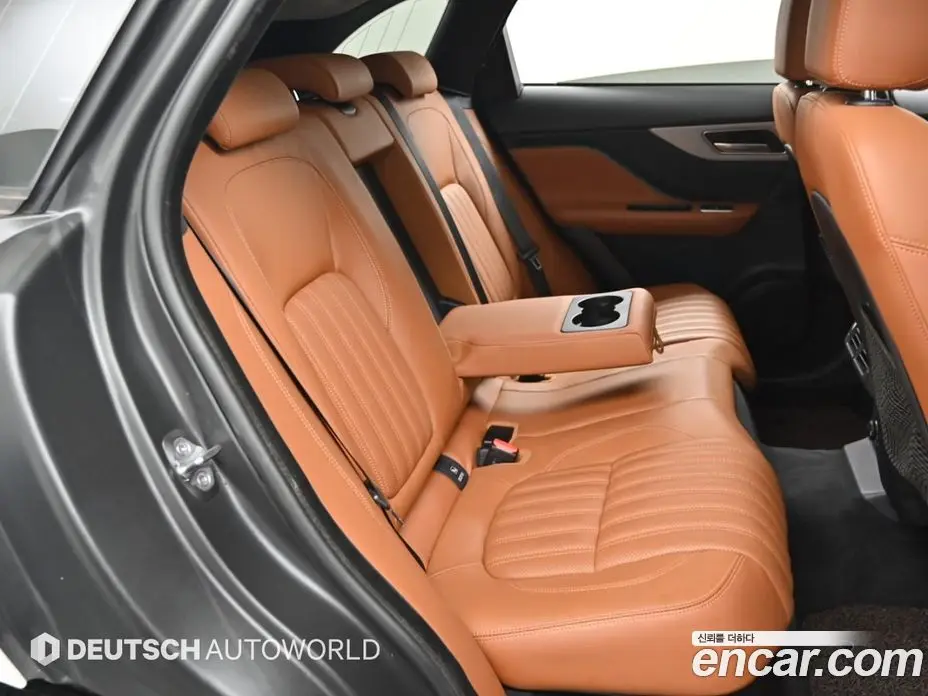 Jaguar F-Pace 2019 2.0 автомат (гидро), фото 12 Jaguar F-Pace 2019 2.0 автомат (гидро), фото 12