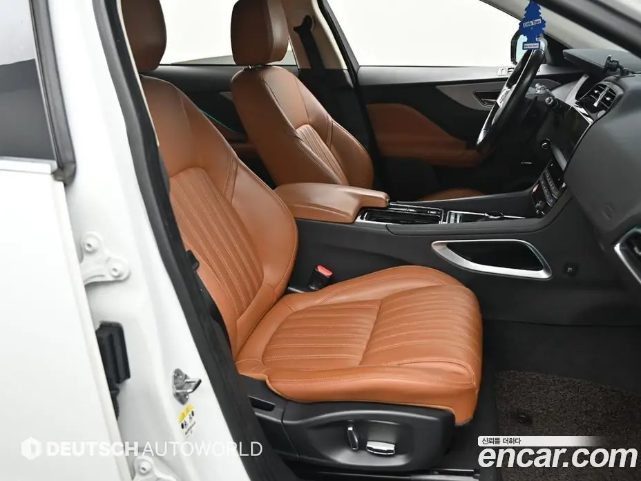 Jaguar F-Pace 2019 2.0 автомат (гидро), фото 10 Jaguar F-Pace 2019 2.0 автомат (гидро), фото 10