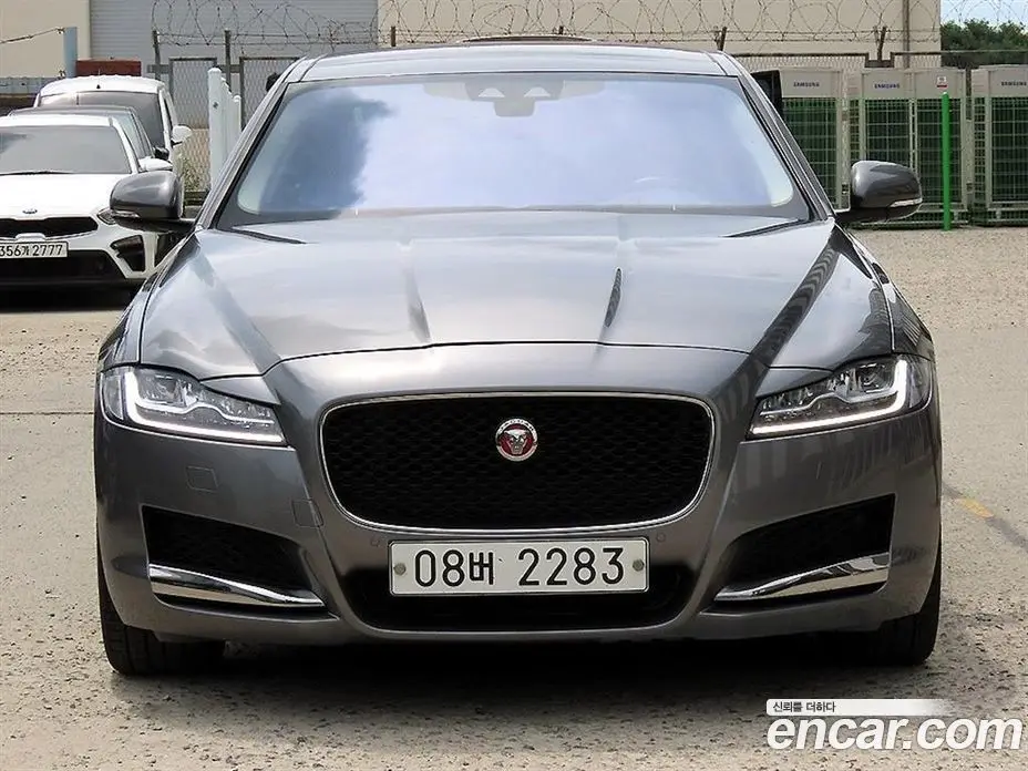 Jaguar XF 2017 2.0 автомат (гидро), фото 1 Jaguar XF 2017 2.0 автомат (гидро), фото 1