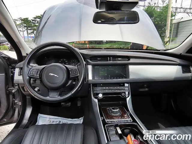 Jaguar XF 2017 2.0 автомат (гидро), миниатюра 7 Jaguar XF 2017 2.0 автомат (гидро), миниатюра 7