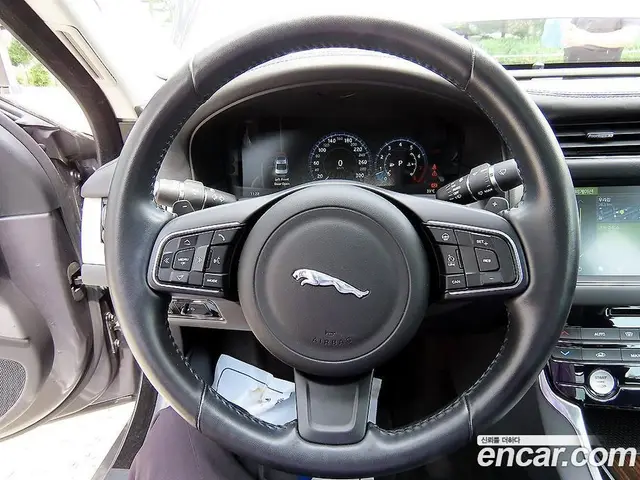 Jaguar XF 2017 2.0 автомат (гидро), миниатюра 8 Jaguar XF 2017 2.0 автомат (гидро), миниатюра 8