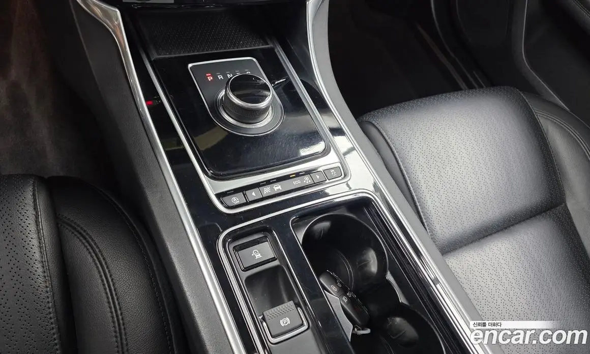 Jaguar XF 2018 2.0 автомат (гидро), фото 12 Jaguar XF 2018 2.0 автомат (гидро), фото 12