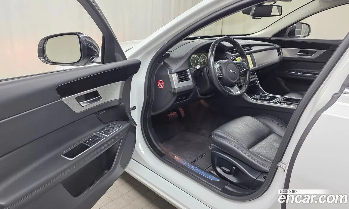 Jaguar XF 2018 2.0 автомат (гидро), фото 13 Jaguar XF 2018 2.0 автомат (гидро), фото 13