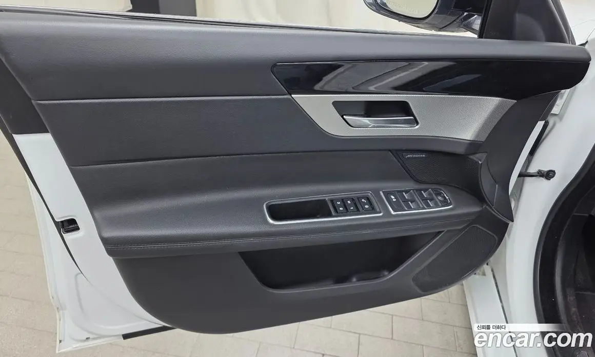 Jaguar XF 2018 2.0 автомат (гидро), фото 14 Jaguar XF 2018 2.0 автомат (гидро), фото 14