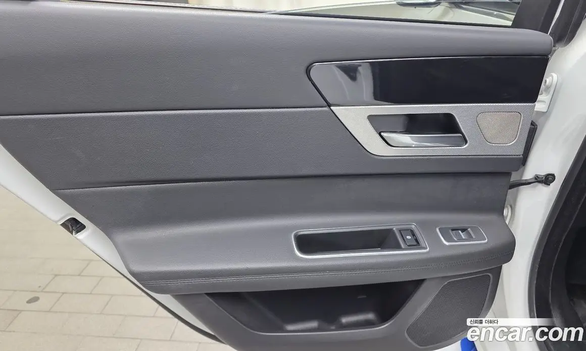 Jaguar XF 2018 2.0 автомат (гидро), фото 15 Jaguar XF 2018 2.0 автомат (гидро), фото 15