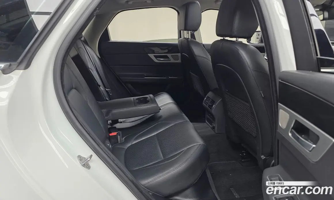 Jaguar XF 2018 2.0 автомат (гидро), фото 16 Jaguar XF 2018 2.0 автомат (гидро), фото 16