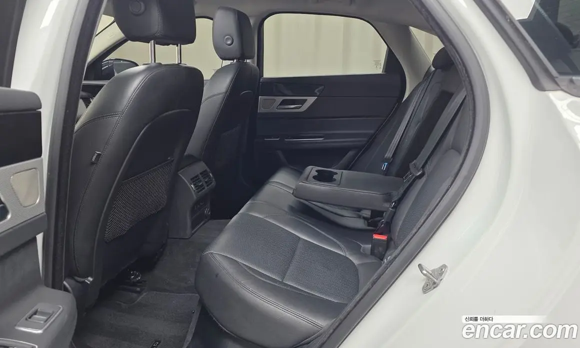 Jaguar XF 2018 2.0 автомат (гидро), фото 18 Jaguar XF 2018 2.0 автомат (гидро), фото 18