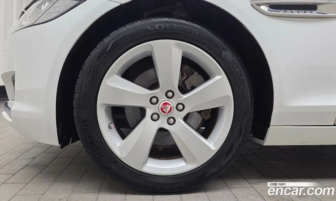 Jaguar XF 2018 2.0 автомат (гидро), фото 5 Jaguar XF 2018 2.0 автомат (гидро), фото 5