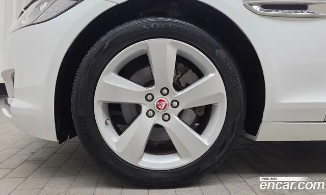 Jaguar XF 2018 2.0 автомат (гидро), миниатюра 5 Jaguar XF 2018 2.0 автомат (гидро), миниатюра 5