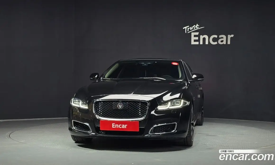 Jaguar XJ 2019 3.0 автомат (гидро), фото 3 Jaguar XJ 2019 3.0 автомат (гидро), фото 3