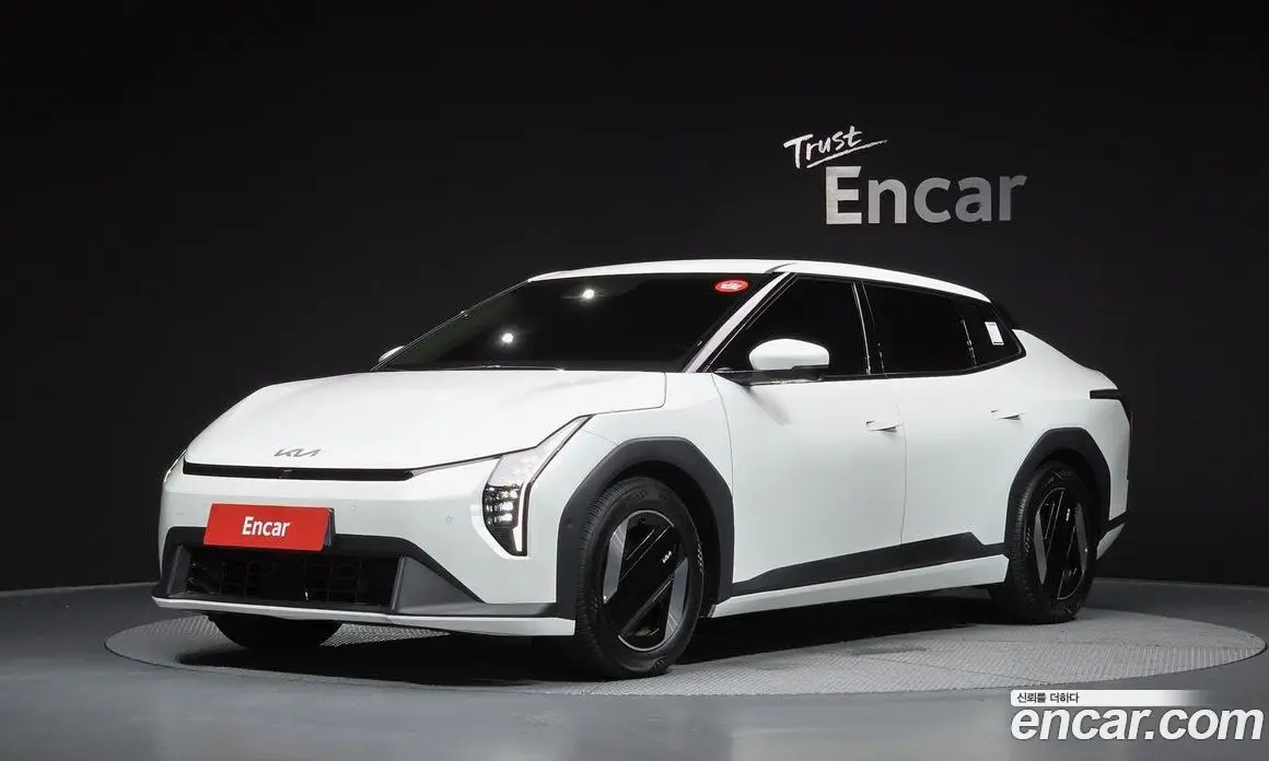 Kia EV4 2025 0.2 автомат (гидро), фото 1 Kia EV4 2025 0.2 автомат (гидро), фото 1