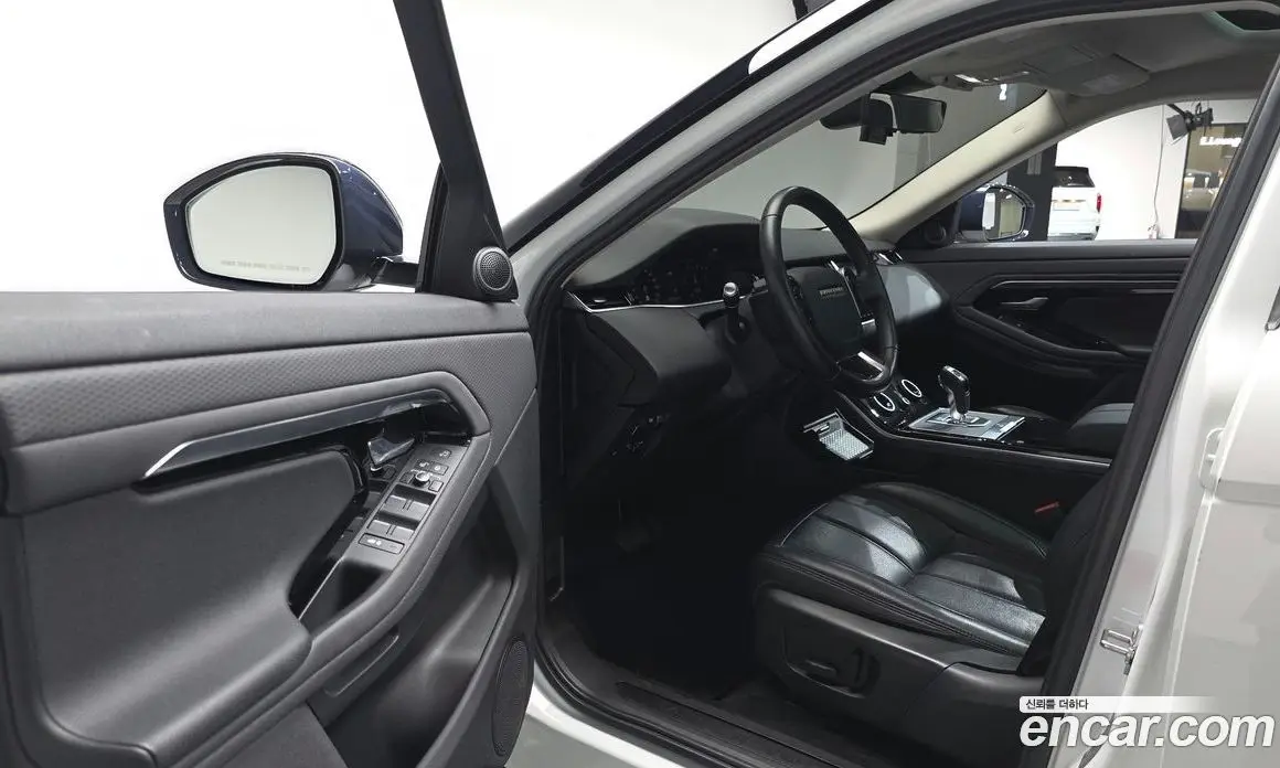 Land Rover Range Rover Evoque 2019 2.0 автомат (гидро), фото 12 Land Rover Range Rover Evoque 2019 2.0 автомат (гидро), фото 12