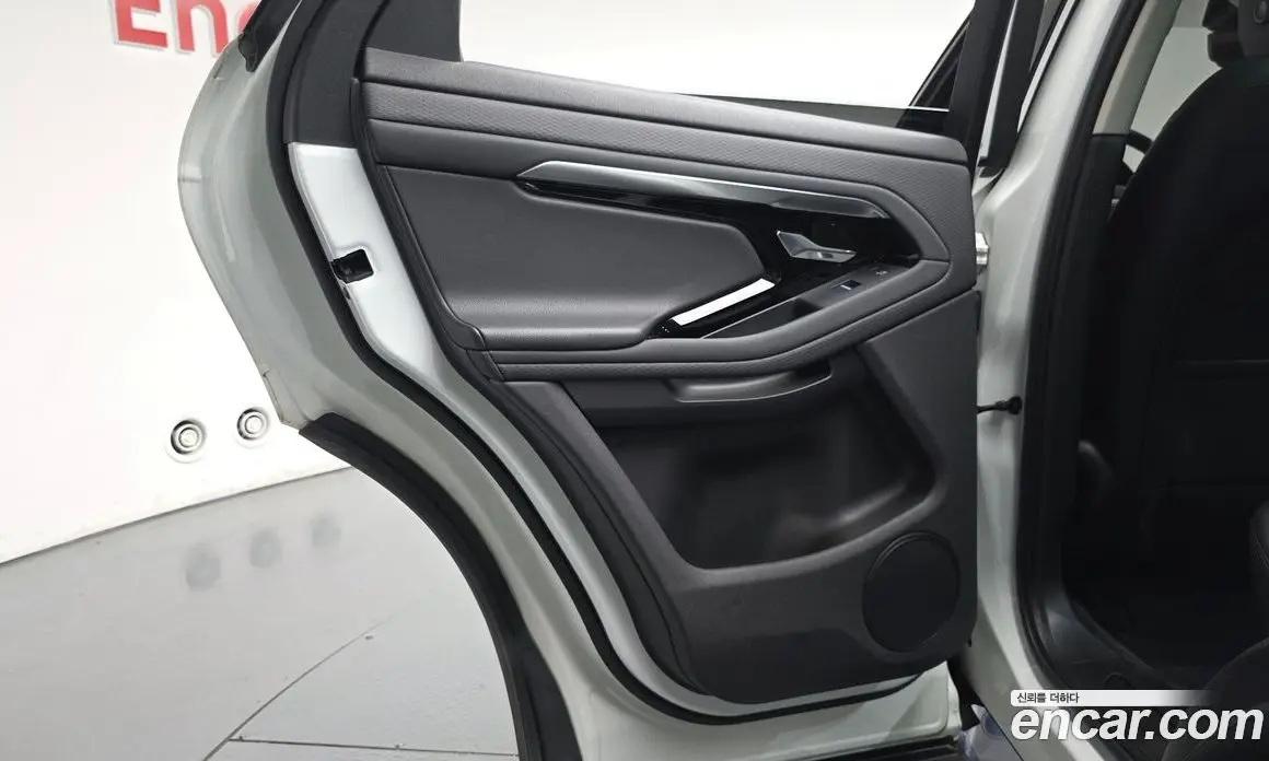 Land Rover Range Rover Evoque 2019 2.0 автомат (гидро), фото 14 Land Rover Range Rover Evoque 2019 2.0 автомат (гидро), фото 14
