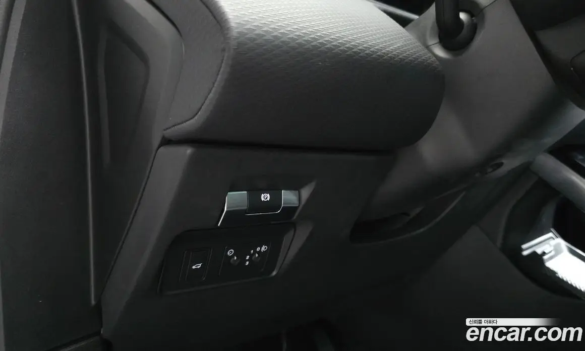 Land Rover Range Rover Evoque 2019 2.0 автомат (гидро), фото 27 Land Rover Range Rover Evoque 2019 2.0 автомат (гидро), фото 27