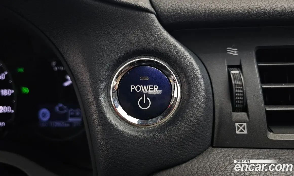 Lexus CT200h 2013 1.8 автомат (гидро), фото 20 Lexus CT200h 2013 1.8 автомат (гидро), фото 20