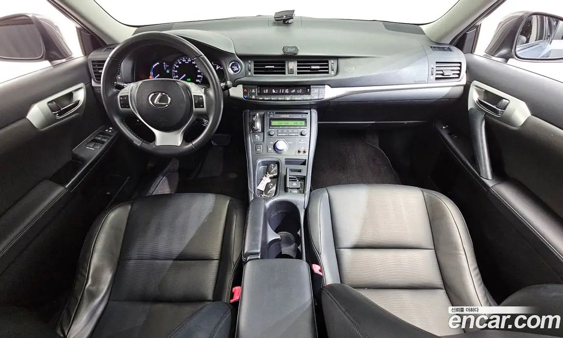 Lexus CT200h 2013 1.8 автомат (гидро), фото 7 Lexus CT200h 2013 1.8 автомат (гидро), фото 7