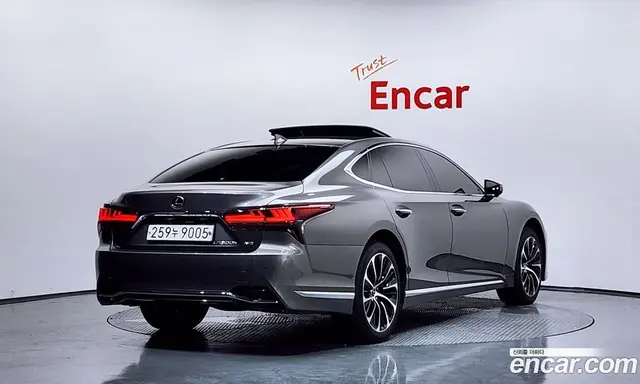 Lexus LS 2023 3.5 автомат (гидро), миниатюра 2