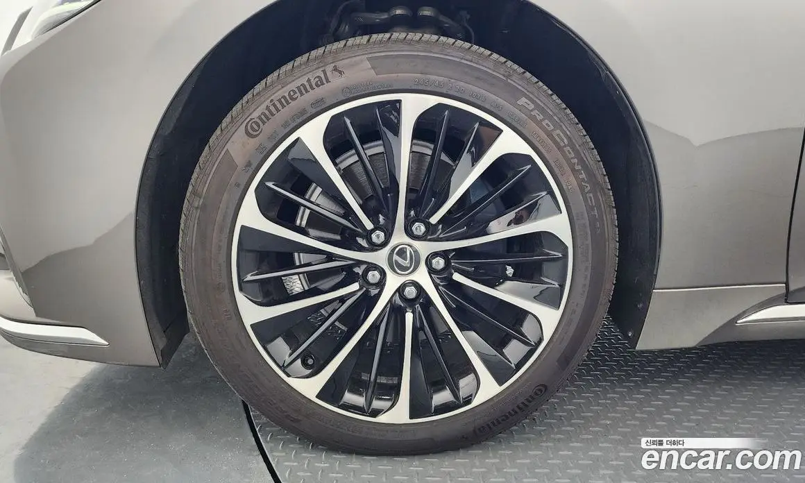 Lexus LS 2023 3.5 автомат (гидро), фото 5