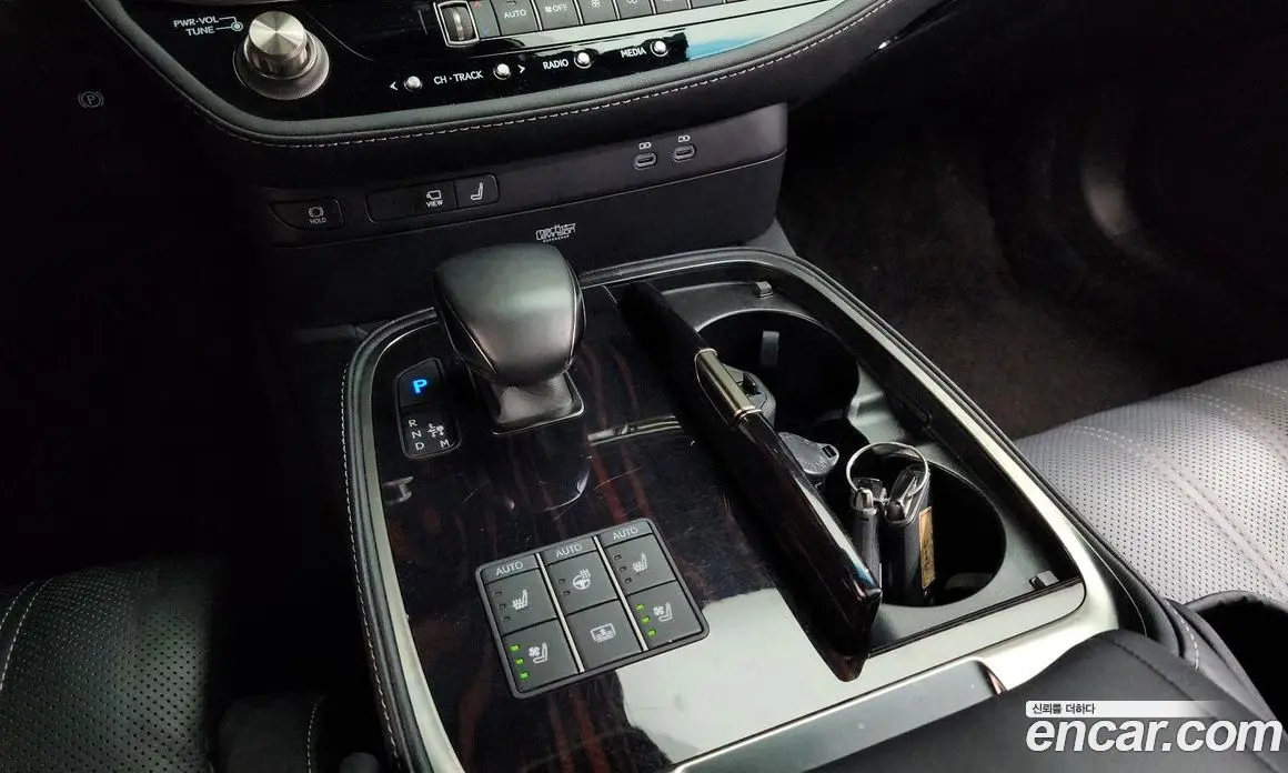 Lexus LS 2023 3.5 автомат (гидро), фото 9