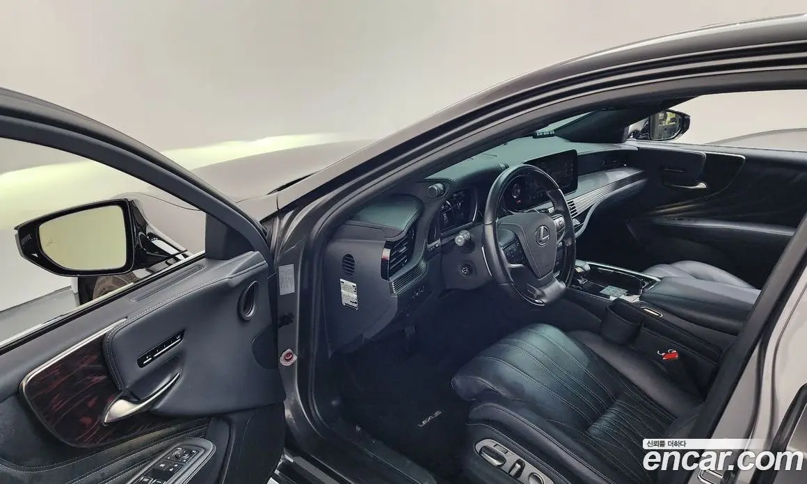 Lexus LS 2023 3.5 автомат (гидро), фото 10