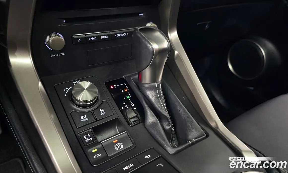 Lexus NX 2018 2.5 автомат (гидро), фото 11 Lexus NX 2018 2.5 автомат (гидро), фото 11