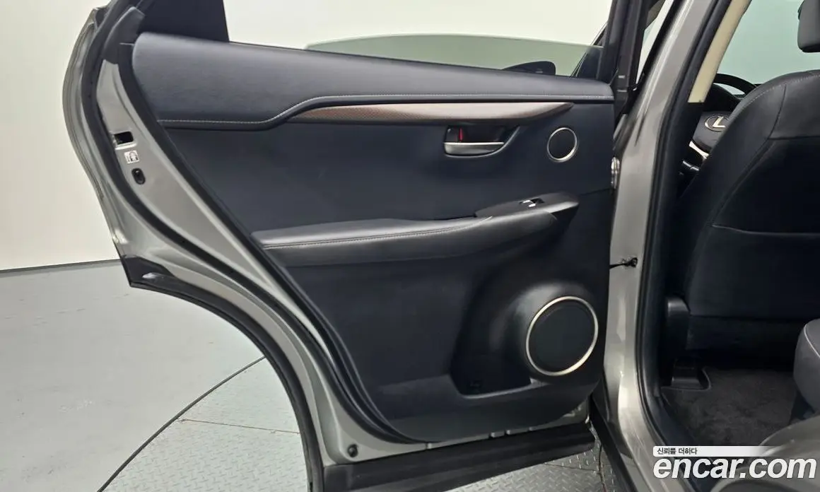 Lexus NX 2018 2.5 автомат (гидро), фото 14 Lexus NX 2018 2.5 автомат (гидро), фото 14