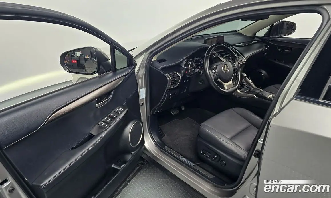 Lexus NX 2018 2.5 автомат (гидро), фото 16 Lexus NX 2018 2.5 автомат (гидро), фото 16