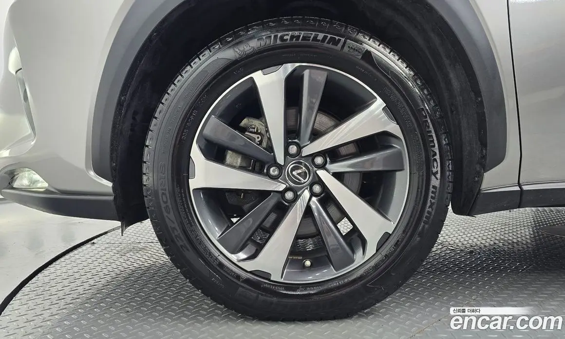 Lexus NX 2018 2.5 автомат (гидро), фото 4 Lexus NX 2018 2.5 автомат (гидро), фото 4