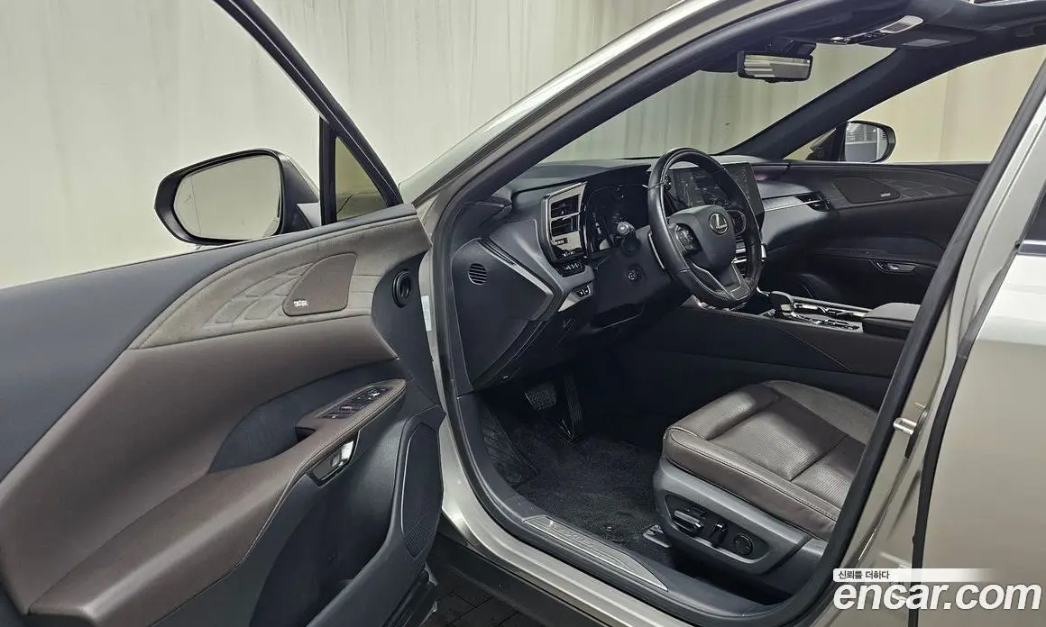Lexus RX 2025 2.5 автомат (гидро), фото 12 Lexus RX 2025 2.5 автомат (гидро), фото 12