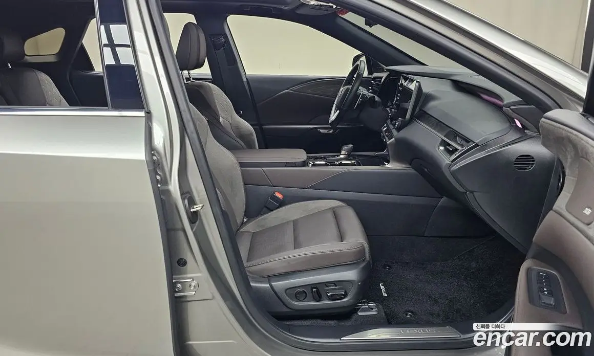 Lexus RX 2025 2.5 автомат (гидро), фото 15 Lexus RX 2025 2.5 автомат (гидро), фото 15