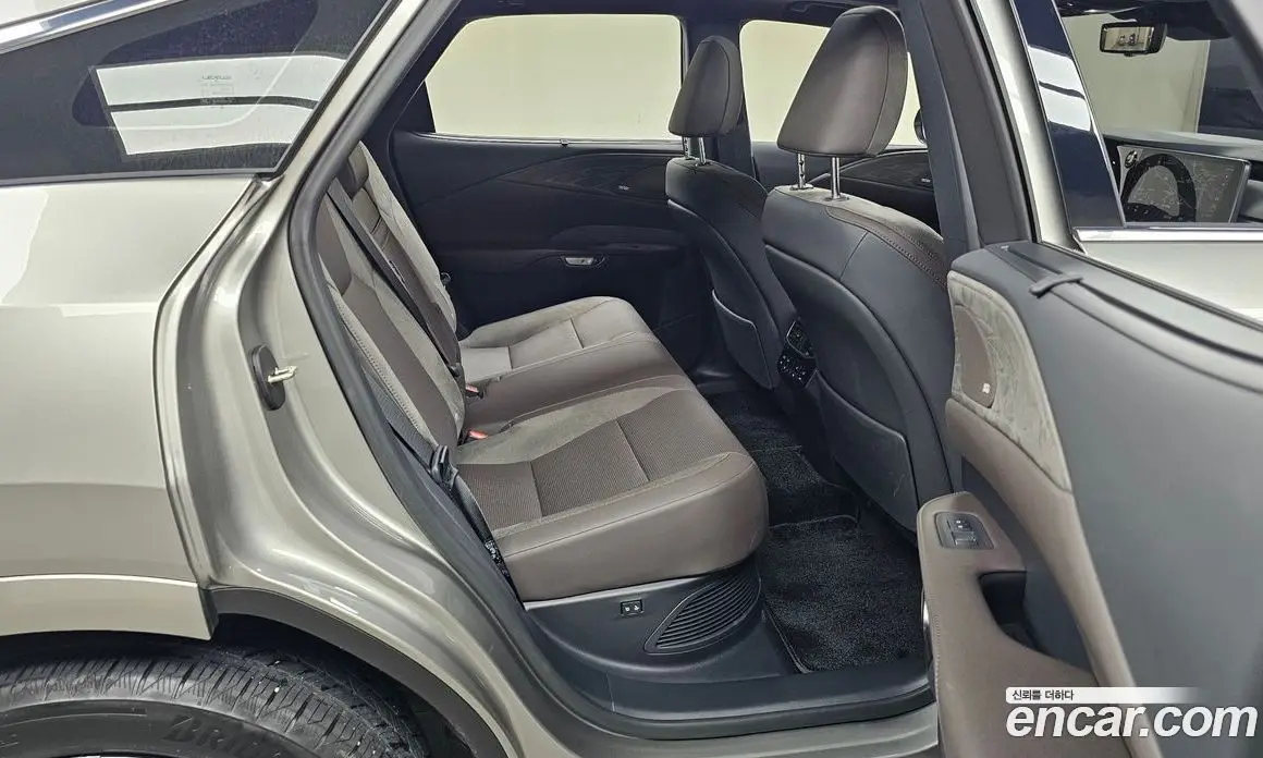 Lexus RX 2025 2.5 автомат (гидро), фото 16 Lexus RX 2025 2.5 автомат (гидро), фото 16