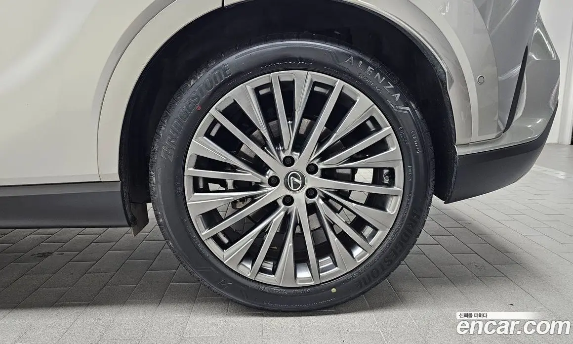 Lexus RX 2025 2.5 автомат (гидро), фото 6 Lexus RX 2025 2.5 автомат (гидро), фото 6