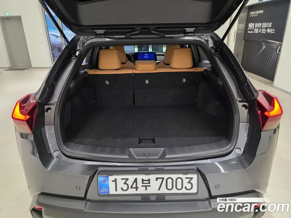 Lexus UX 2025 2.0 автомат (вариатор), фото 14 Lexus UX 2025 2.0 автомат (вариатор), фото 14
