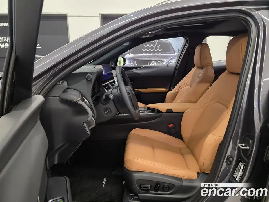 Lexus UX 2025 2.0 автомат (вариатор), фото 10 Lexus UX 2025 2.0 автомат (вариатор), фото 10
