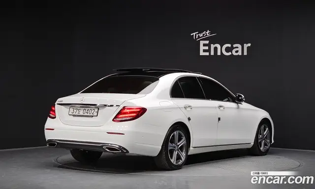 Mercedes-Benz E-Class 2016 2.0 автомат (гидро), миниатюра 1 Mercedes-Benz E-Class 2016 2.0 автомат (гидро), миниатюра 1