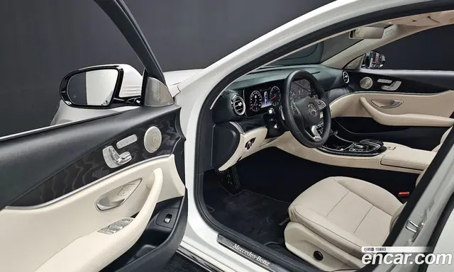 Mercedes-Benz E-Class 2016 2.0 автомат (гидро), миниатюра 12