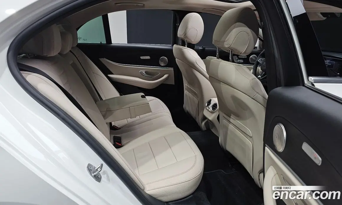 Mercedes-Benz E-Class 2016 2.0 автомат (гидро), фото 17 Mercedes-Benz E-Class 2016 2.0 автомат (гидро), фото 17