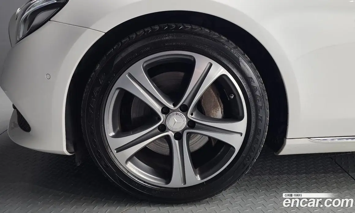 Mercedes-Benz E-Class 2016 2.0 автомат (гидро), фото 4 Mercedes-Benz E-Class 2016 2.0 автомат (гидро), фото 4