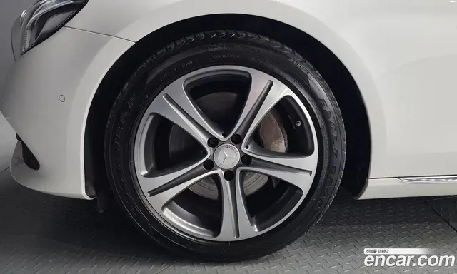 Mercedes-Benz E-Class 2016 2.0 автомат (гидро), миниатюра 4 Mercedes-Benz E-Class 2016 2.0 автомат (гидро), миниатюра 4