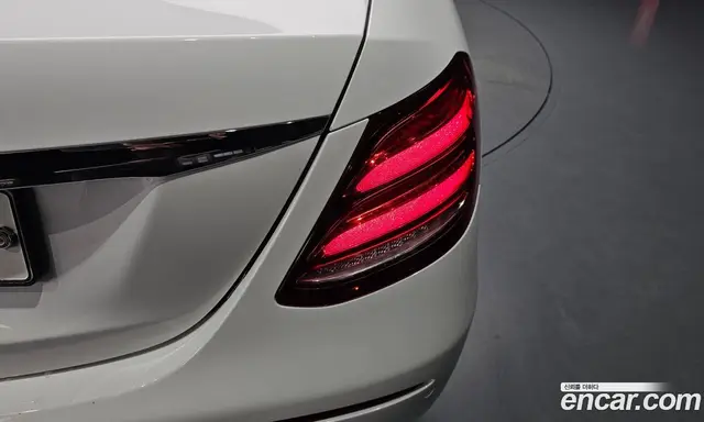 Mercedes-Benz E-Class 2016 2.0 автомат (гидро), миниатюра 8 Mercedes-Benz E-Class 2016 2.0 автомат (гидро), миниатюра 8