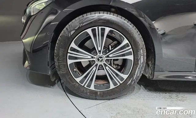 Mercedes-Benz E-Class 2025 2.0 автомат (гидро), миниатюра 5