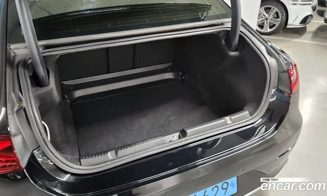 Mercedes-Benz EQE 2022 0.3 автомат (гидро), миниатюра 12