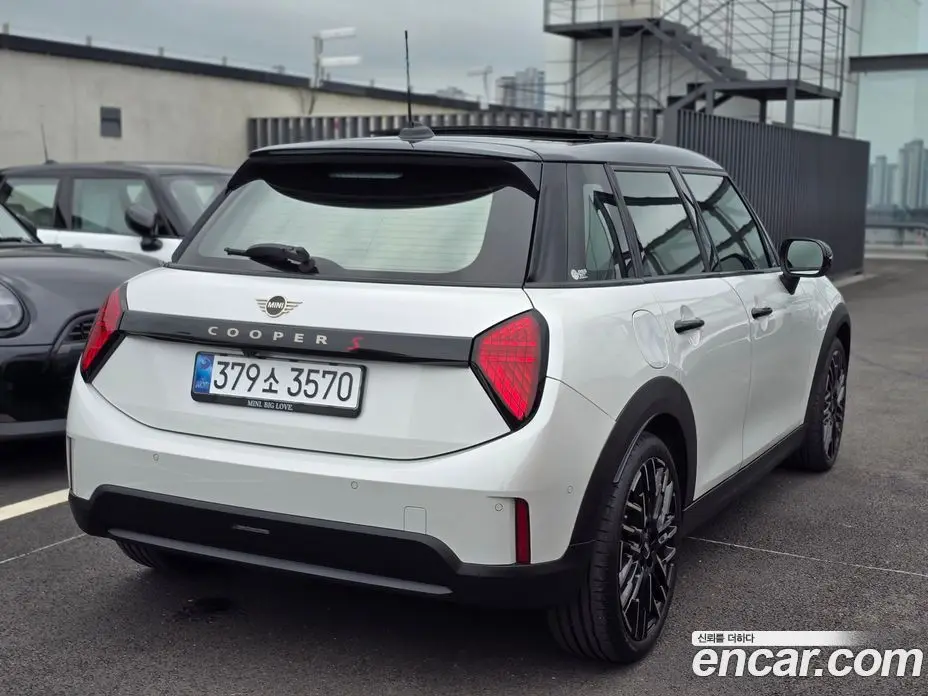 Mini Cooper 2025 2.0 автомат (гидро), фото 2 Mini Cooper 2025 2.0 автомат (гидро), фото 2