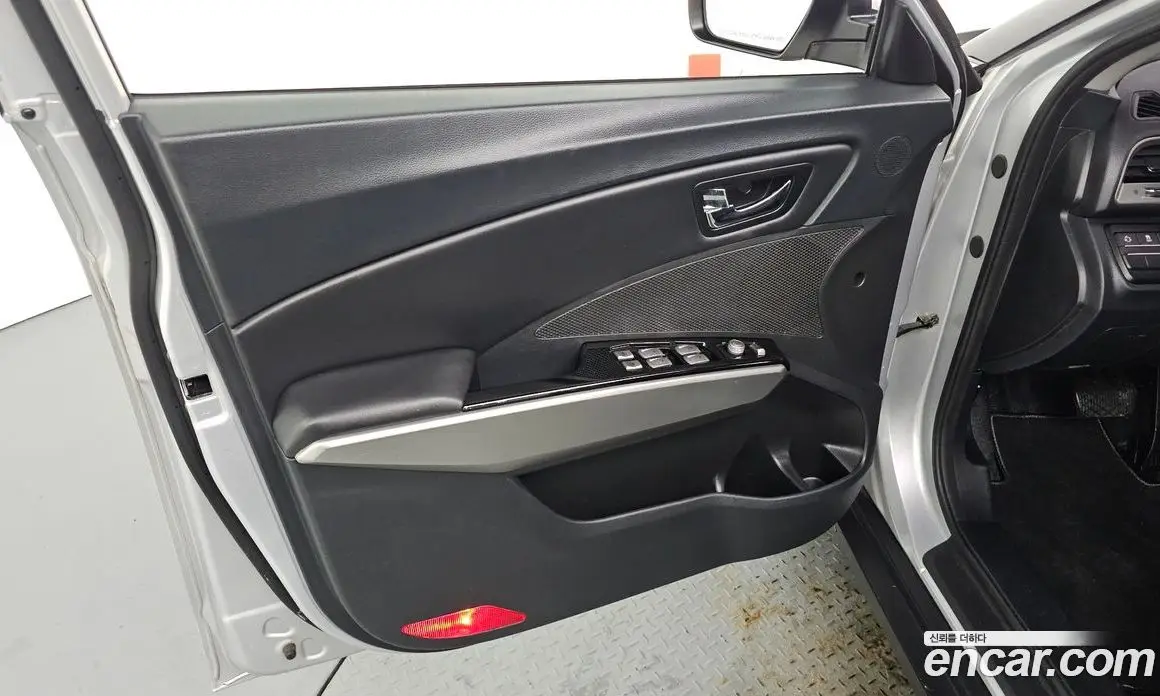 SsangYong TIBOLI 2016 1.6 автомат (гидро), фото 14